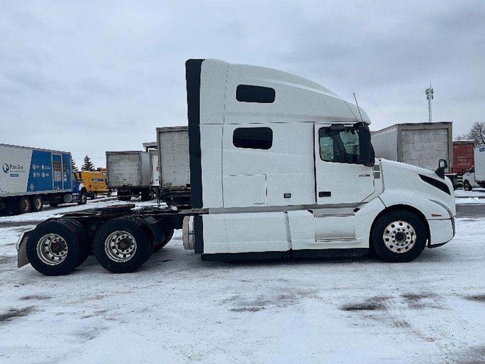 Sleeper Tractor-Heavy Duty Tractors-Volvo-2020-VNL64760-Ottawa-ON-726,632\n\t\tkm-$ 86,250 - Image 8