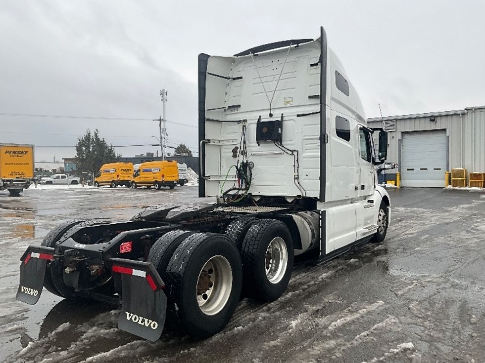 Sleeper Tractor-Heavy Duty Tractors-Volvo-2020-VNL64760-Ottawa-ON-747,705\n\t\tkm-$ 85,500 - Image 10
