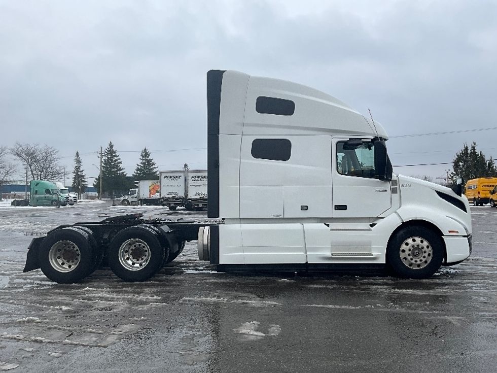 Sleeper Tractor-Heavy Duty Tractors-Volvo-2020-VNL64760-Ottawa-ON-747,705\n\t\tkm-$ 85,500 - Image 11