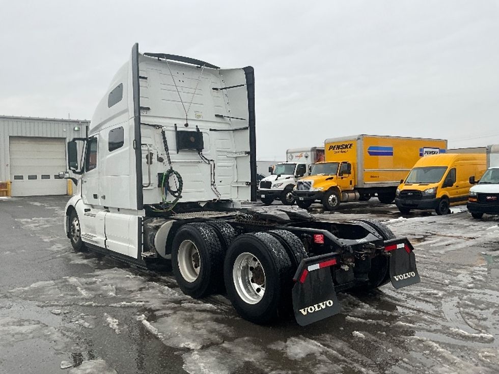 Sleeper Tractor-Heavy Duty Tractors-Volvo-2020-VNL64760-Ottawa-ON-747,705\n\t\tkm-$ 85,500 - Image 5