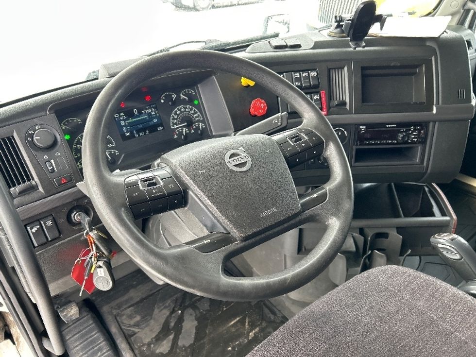 Sleeper Tractor-Heavy Duty Tractors-Volvo-2020-VNL64760-Ottawa-ON-777,488\n\t\tkm-$ 84,250 - Image 10