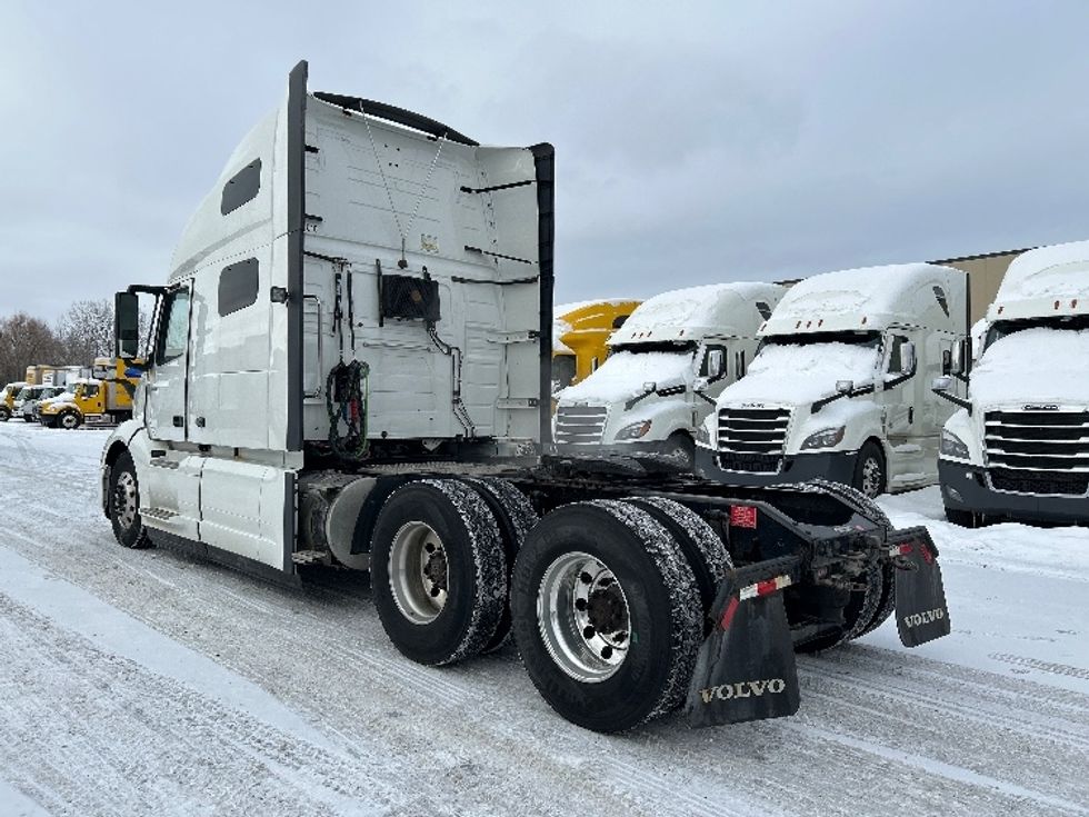Sleeper Tractor-Heavy Duty Tractors-Volvo-2020-VNL64760-Ottawa-ON-777,488\n\t\tkm-$ 84,250 - Image 5