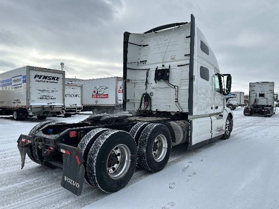 Sleeper Tractor-Heavy Duty Tractors-Volvo-2020-VNL64760-Ottawa-ON-777,488\n\t\tkm-$ 84,250 - Image 7
