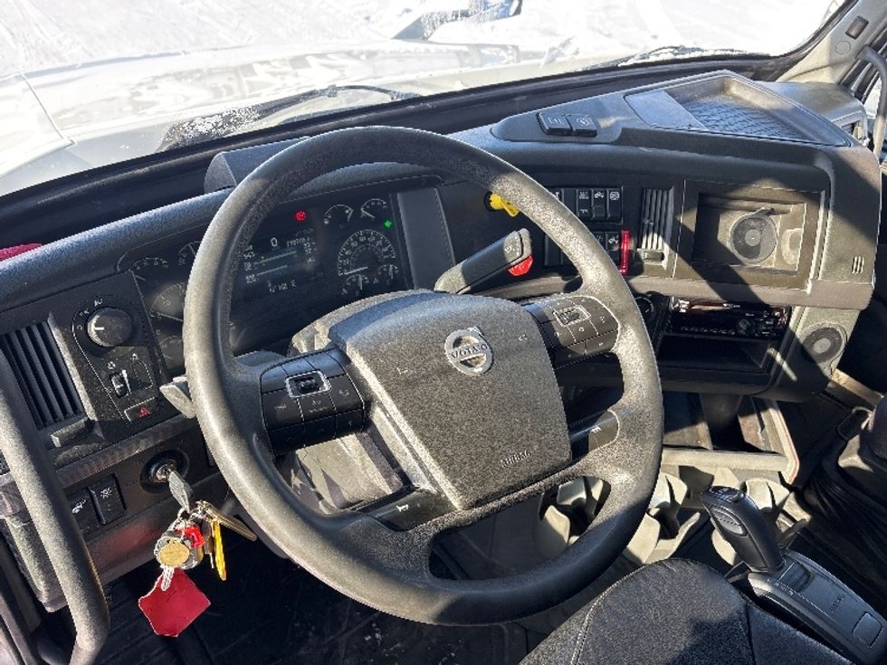 Sleeper Tractor-Heavy Duty Tractors-Volvo-2020-VNL64760-Ottawa-ON-779,613\n\t\tkm-$ 84,250 - Image 10