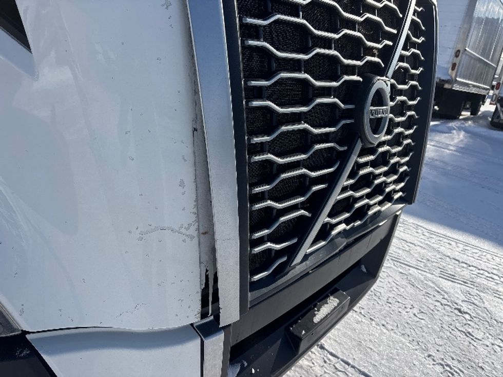 Sleeper Tractor-Heavy Duty Tractors-Volvo-2020-VNL64760-Ottawa-ON-779,613\n\t\tkm-$ 84,250 - Image 22