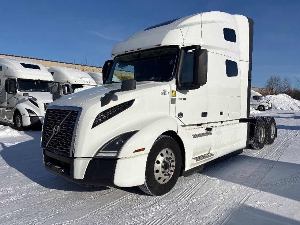 Sleeper Tractor-Heavy Duty Tractors-Volvo-2020-VNL64760-Ottawa-ON-779,613\n\t\tkm-$ 84,250 - Image 3
