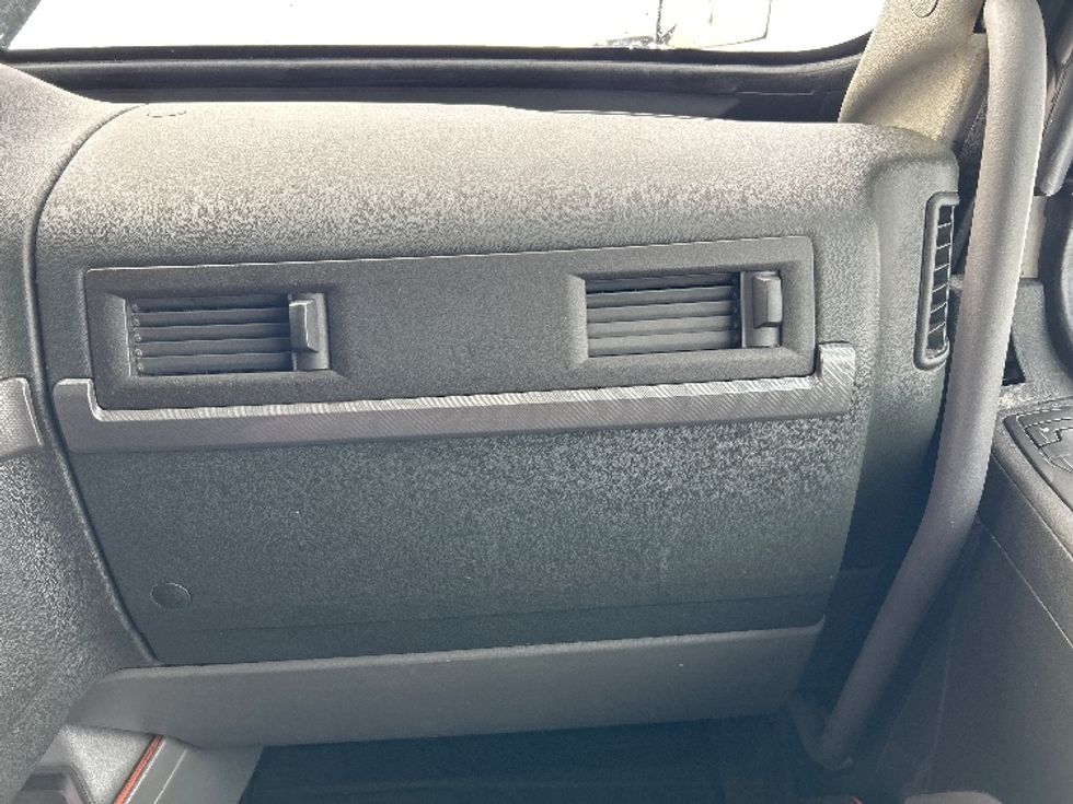 Sleeper Tractor-Heavy Duty Tractors-Volvo-2020-VNL64760-Ottawa-ON-781,319\n\t\tkm-$ 84,000 - Image 15