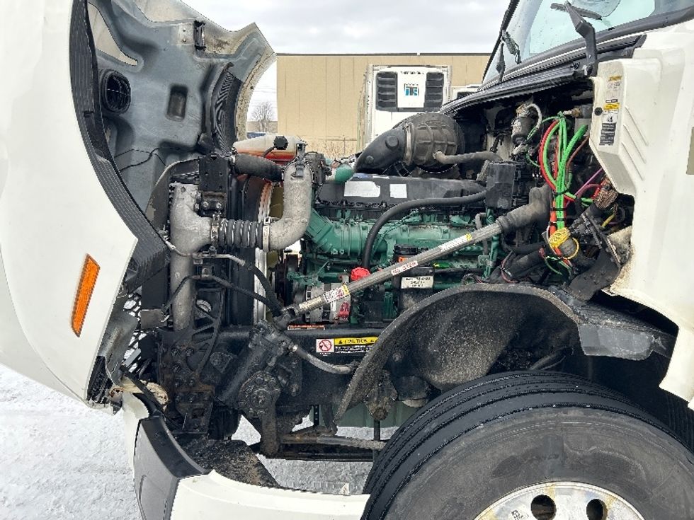 Sleeper Tractor-Heavy Duty Tractors-Volvo-2020-VNL64760-Ottawa-ON-781,319\n\t\tkm-$ 84,000 - Image 21