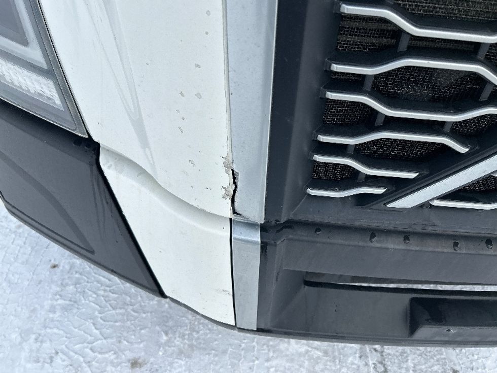 Sleeper Tractor-Heavy Duty Tractors-Volvo-2020-VNL64760-Ottawa-ON-781,319\n\t\tkm-$ 84,000 - Image 23