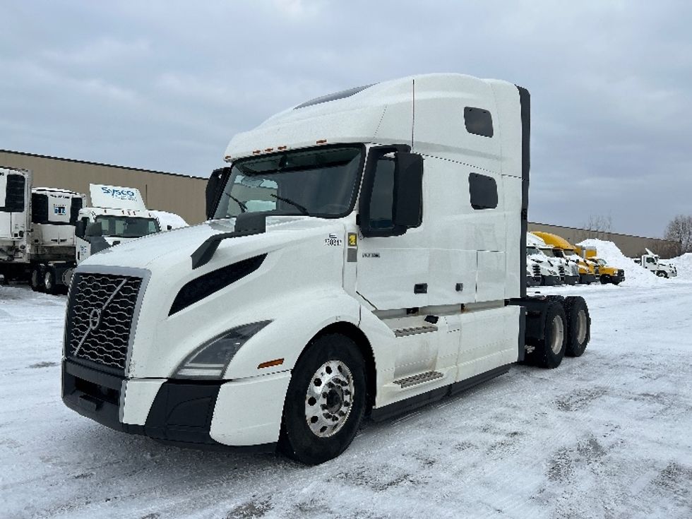 Sleeper Tractor-Heavy Duty Tractors-Volvo-2020-VNL64760-Ottawa-ON-781,319\n\t\tkm-$ 84,000 - Image 3
