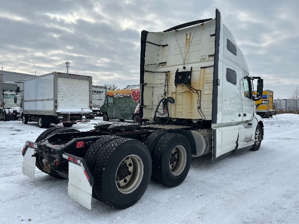 Sleeper Tractor-Heavy Duty Tractors-Volvo-2020-VNL64760-Ottawa-ON-781,319\n\t\tkm-$ 84,000 - Image 7