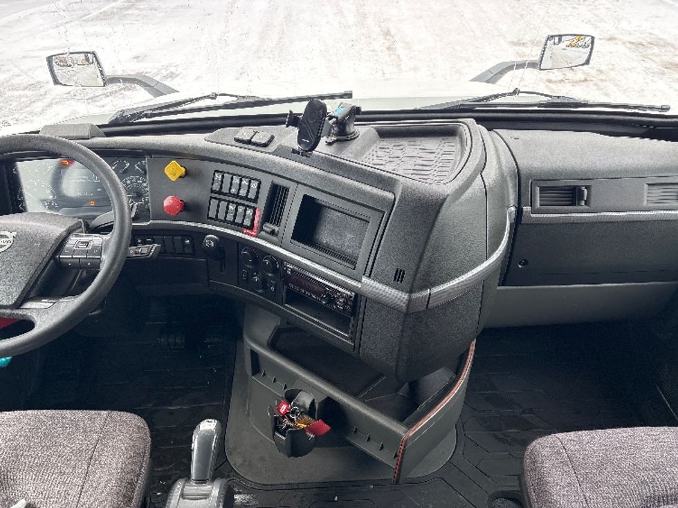 Sleeper Tractor-Heavy Duty Tractors-Volvo-2020-VNL64760-Ottawa-ON-794,650\n\t\tkm-$ 83,500 - Image 12