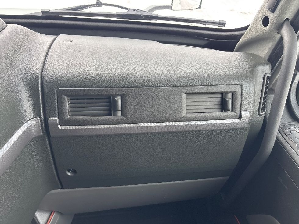 Sleeper Tractor-Heavy Duty Tractors-Volvo-2020-VNL64760-Ottawa-ON-794,650\n\t\tkm-$ 83,500 - Image 14