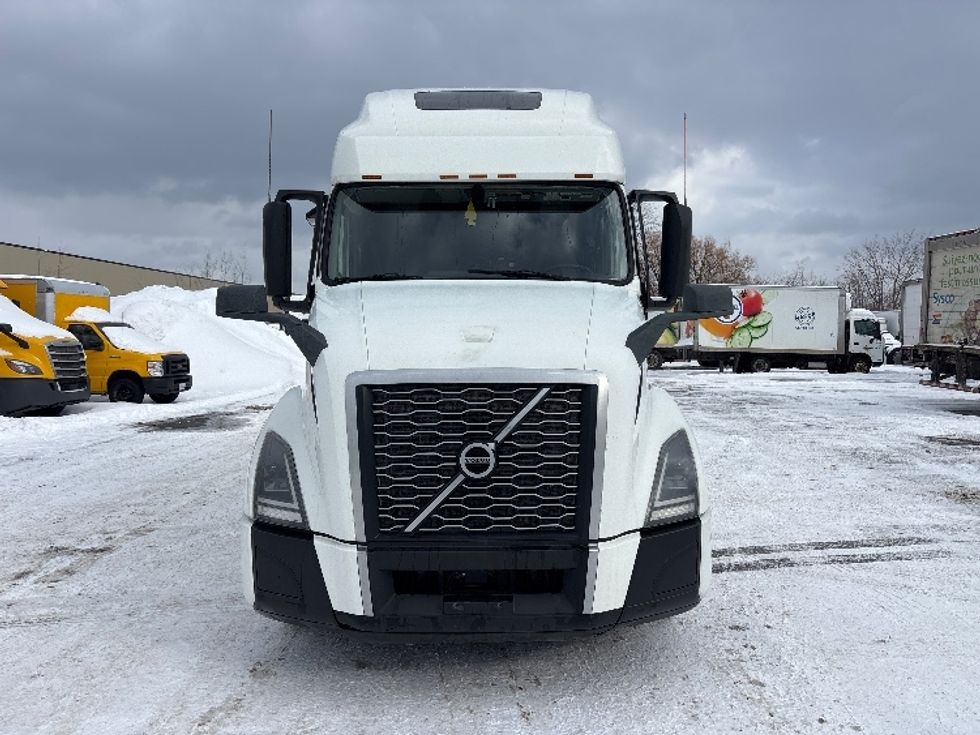 Sleeper Tractor-Heavy Duty Tractors-Volvo-2020-VNL64760-Ottawa-ON-794,650\n\t\tkm-$ 83,500 - Image 2