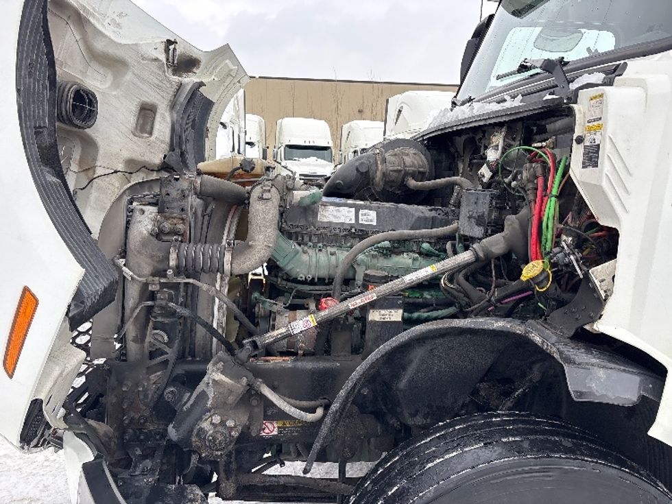 Sleeper Tractor-Heavy Duty Tractors-Volvo-2020-VNL64760-Ottawa-ON-794,650\n\t\tkm-$ 83,500 - Image 20