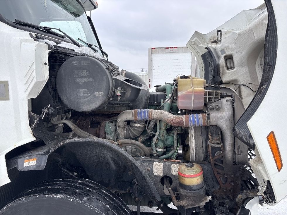 Sleeper Tractor-Heavy Duty Tractors-Volvo-2020-VNL64760-Ottawa-ON-794,650\n\t\tkm-$ 83,500 - Image 21