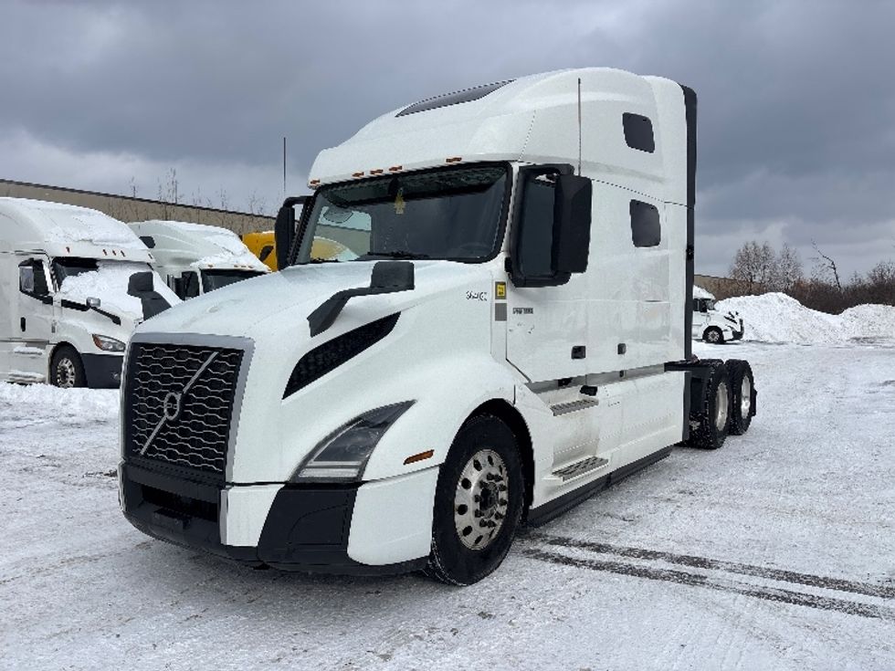 Sleeper Tractor-Heavy Duty Tractors-Volvo-2020-VNL64760-Ottawa-ON-794,650\n\t\tkm-$ 83,500 - Image 3