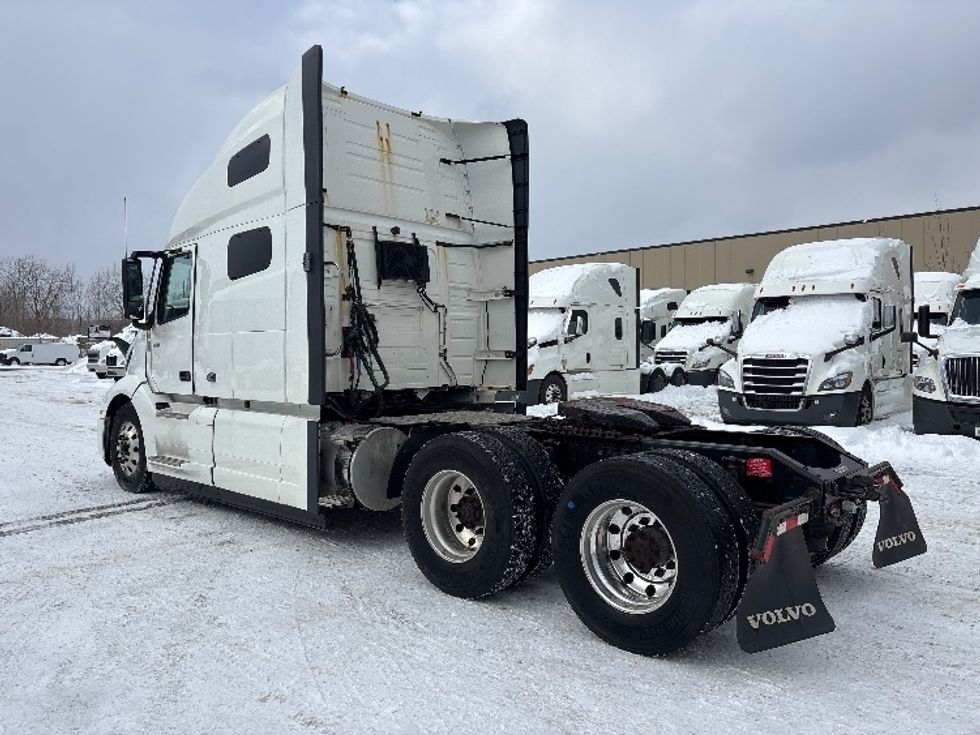 Sleeper Tractor-Heavy Duty Tractors-Volvo-2020-VNL64760-Ottawa-ON-794,650\n\t\tkm-$ 83,500 - Image 5