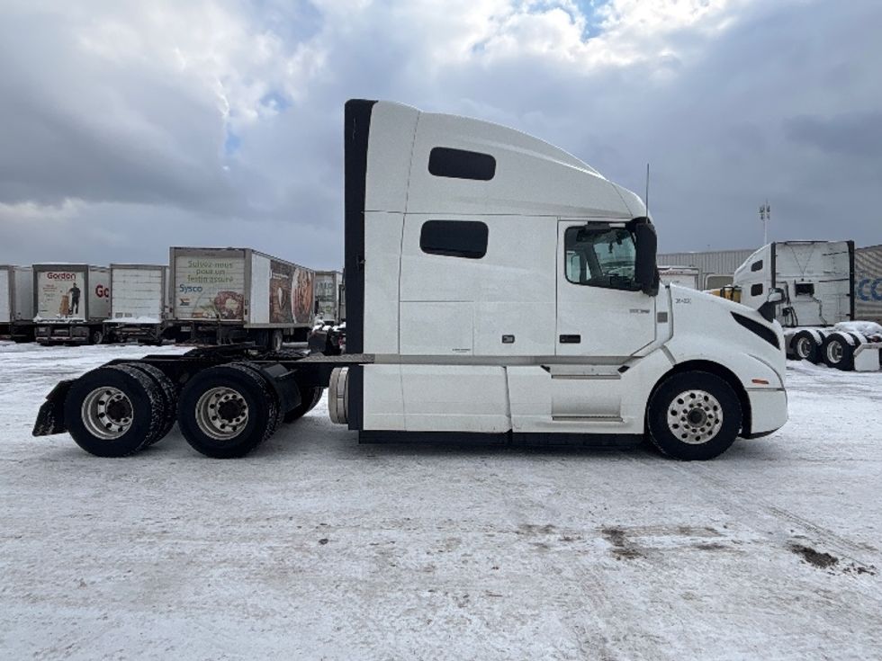 Sleeper Tractor-Heavy Duty Tractors-Volvo-2020-VNL64760-Ottawa-ON-794,650\n\t\tkm-$ 83,500 - Image 8