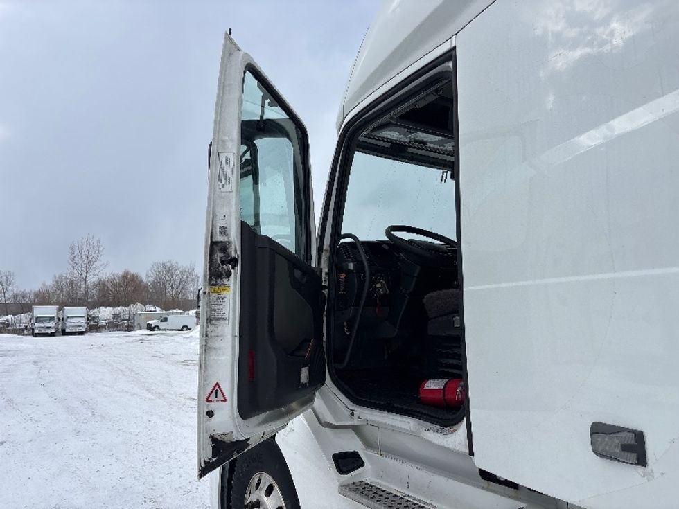 Sleeper Tractor-Heavy Duty Tractors-Volvo-2020-VNL64760-Ottawa-ON-794,650\n\t\tkm-$ 83,500 - Image 9