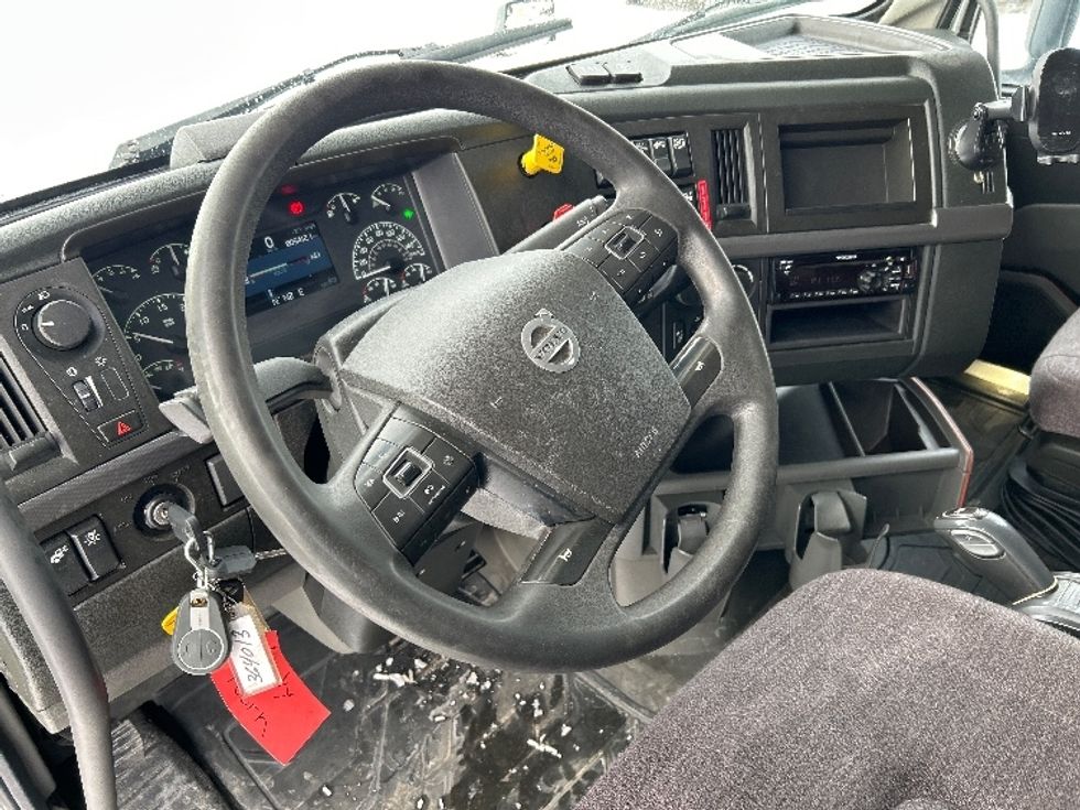 Sleeper Tractor-Heavy Duty Tractors-Volvo-2020-VNL64760-Ottawa-ON-805,329\n\t\tkm-$ 82,750 - Image 10