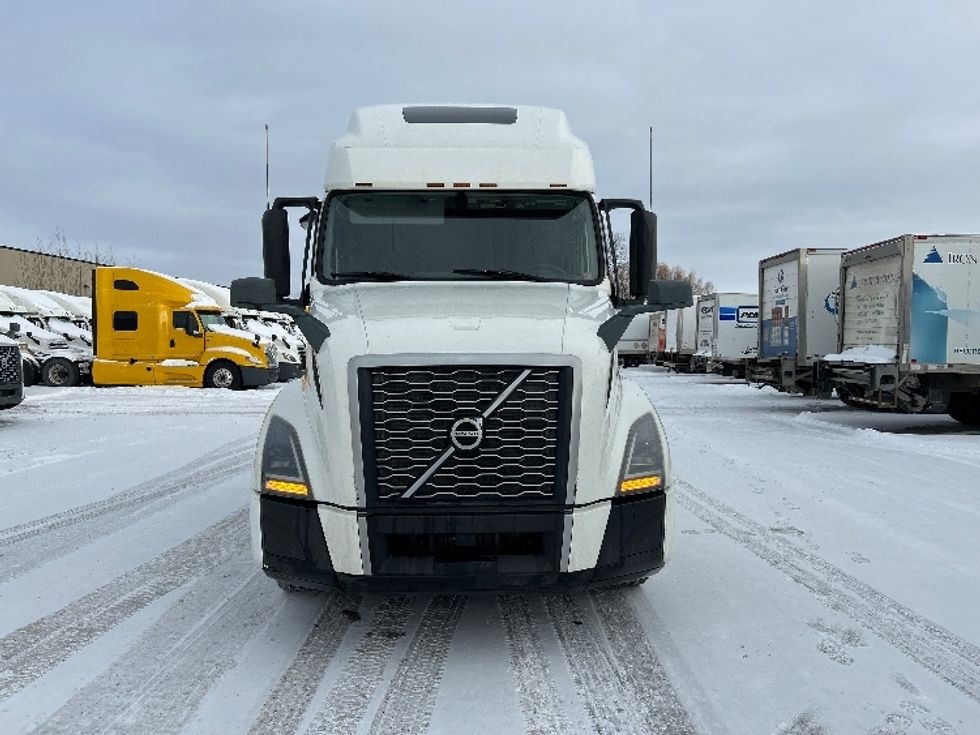 Sleeper Tractor-Heavy Duty Tractors-Volvo-2020-VNL64760-Ottawa-ON-805,329\n\t\tkm-$ 82,750 - Image 2
