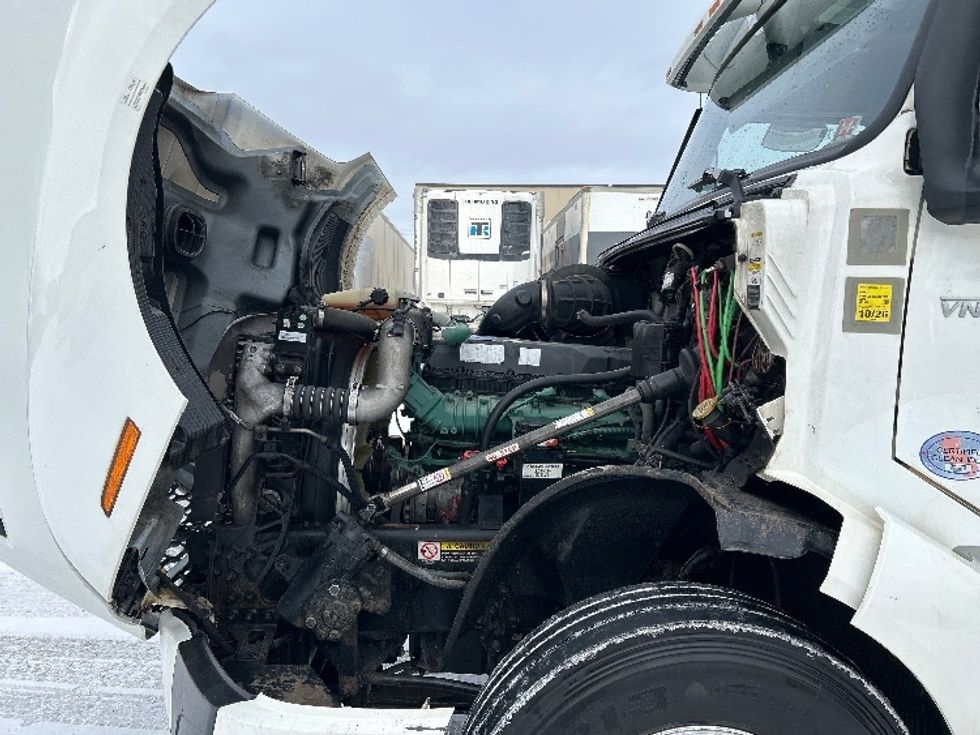 Sleeper Tractor-Heavy Duty Tractors-Volvo-2020-VNL64760-Ottawa-ON-805,329\n\t\tkm-$ 82,750 - Image 21