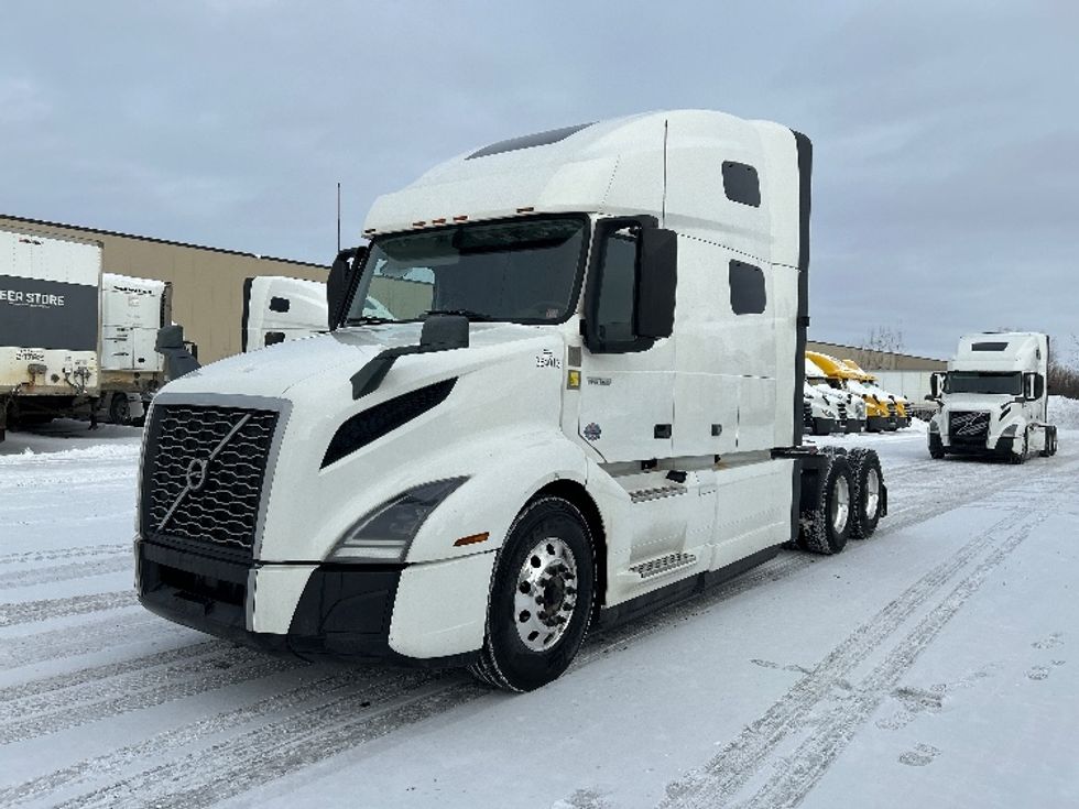 Sleeper Tractor-Heavy Duty Tractors-Volvo-2020-VNL64760-Ottawa-ON-805,329\n\t\tkm-$ 82,750 - Image 3