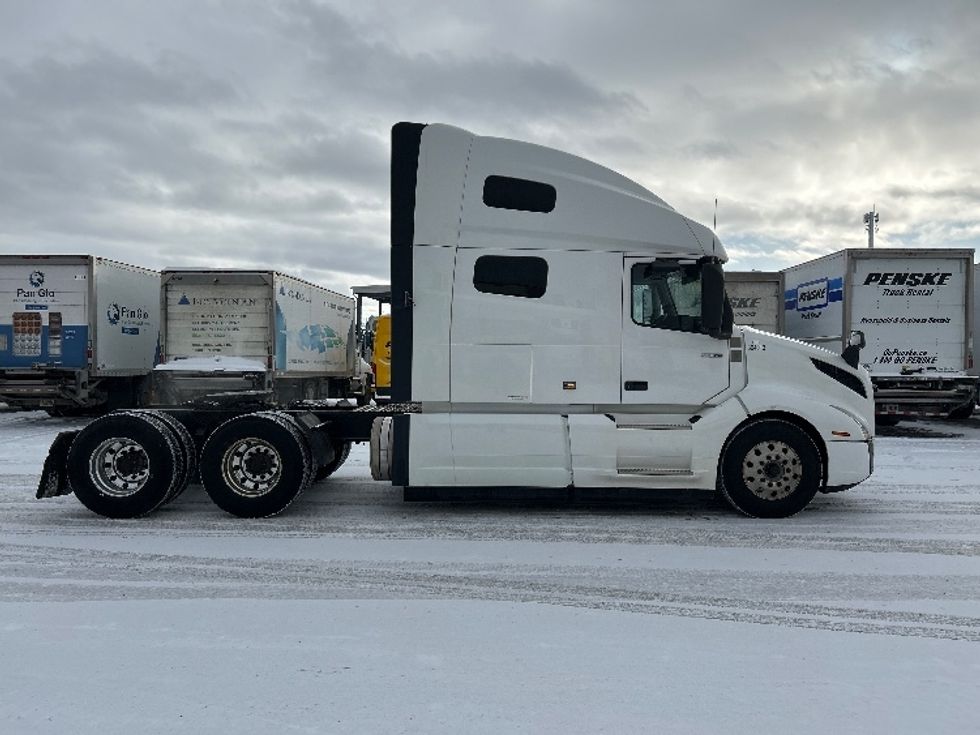 Sleeper Tractor-Heavy Duty Tractors-Volvo-2020-VNL64760-Ottawa-ON-805,329\n\t\tkm-$ 82,750 - Image 8