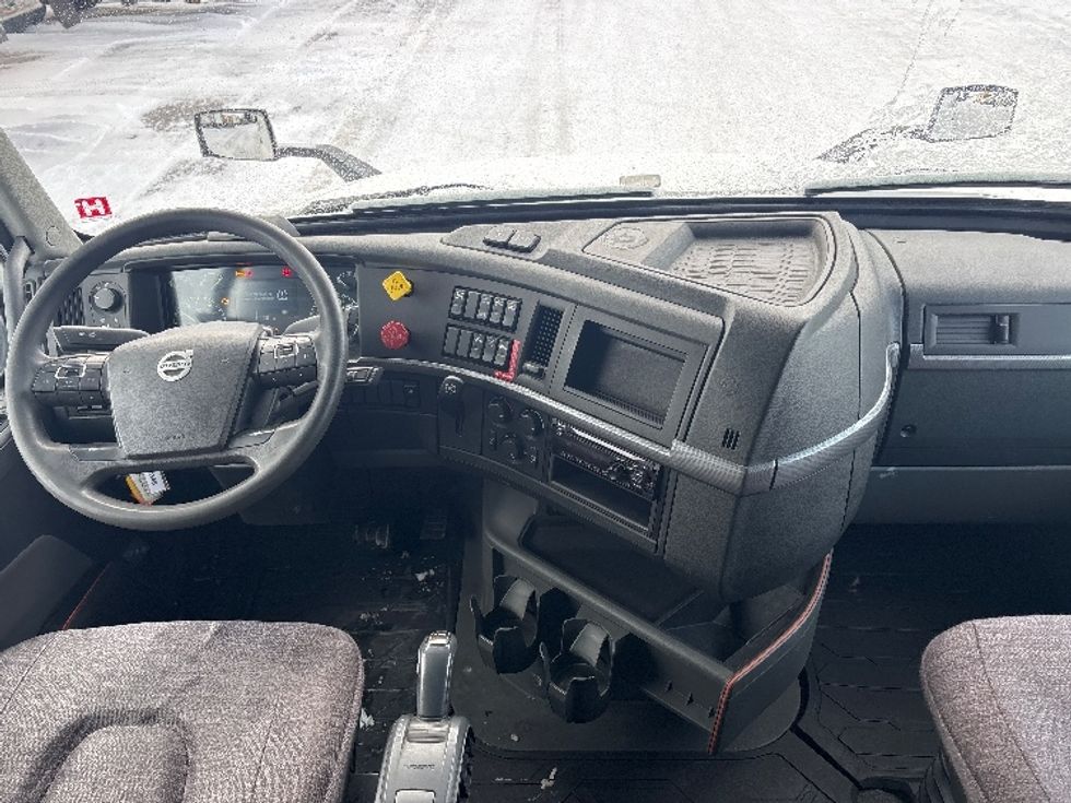 Sleeper Tractor-Heavy Duty Tractors-Volvo-2020-VNL64760-Ottawa-ON-828,548\n\t\tkm-$ 81,500 - Image 12