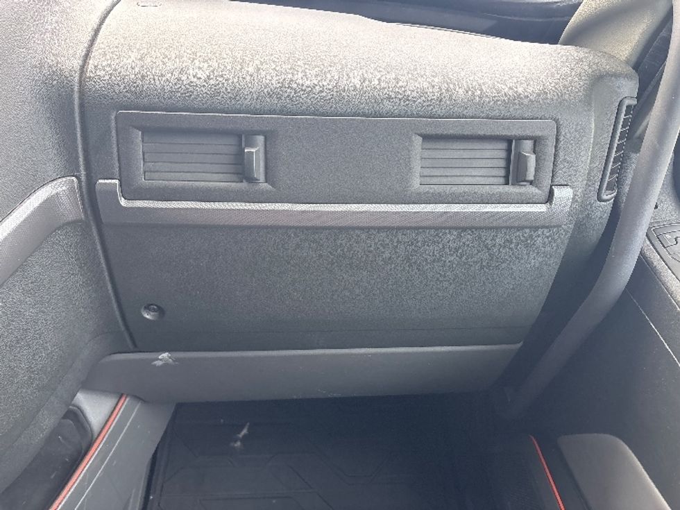 Sleeper Tractor-Heavy Duty Tractors-Volvo-2020-VNL64760-Ottawa-ON-828,548\n\t\tkm-$ 81,500 - Image 14