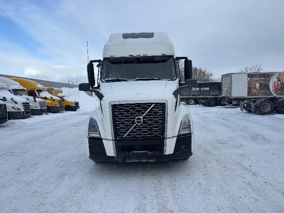 Sleeper Tractor-Heavy Duty Tractors-Volvo-2020-VNL64760-Ottawa-ON-828,548\n\t\tkm-$ 81,500 - Image 2