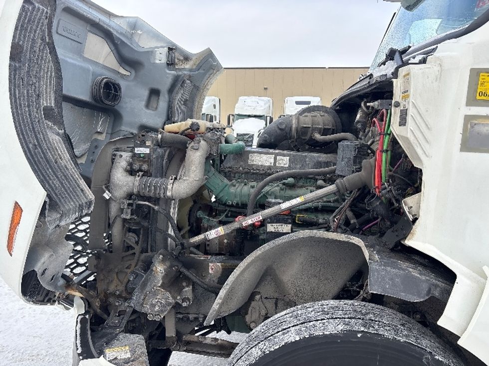 Sleeper Tractor-Heavy Duty Tractors-Volvo-2020-VNL64760-Ottawa-ON-828,548\n\t\tkm-$ 81,500 - Image 20