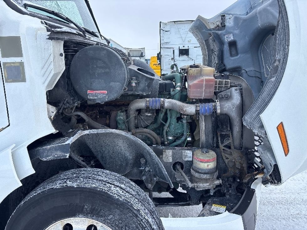 Sleeper Tractor-Heavy Duty Tractors-Volvo-2020-VNL64760-Ottawa-ON-828,548\n\t\tkm-$ 81,500 - Image 21