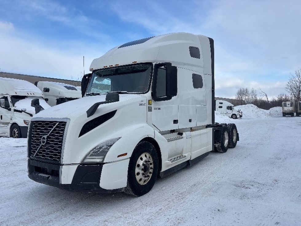 Sleeper Tractor-Heavy Duty Tractors-Volvo-2020-VNL64760-Ottawa-ON-828,548\n\t\tkm-$ 81,500 - Image 3