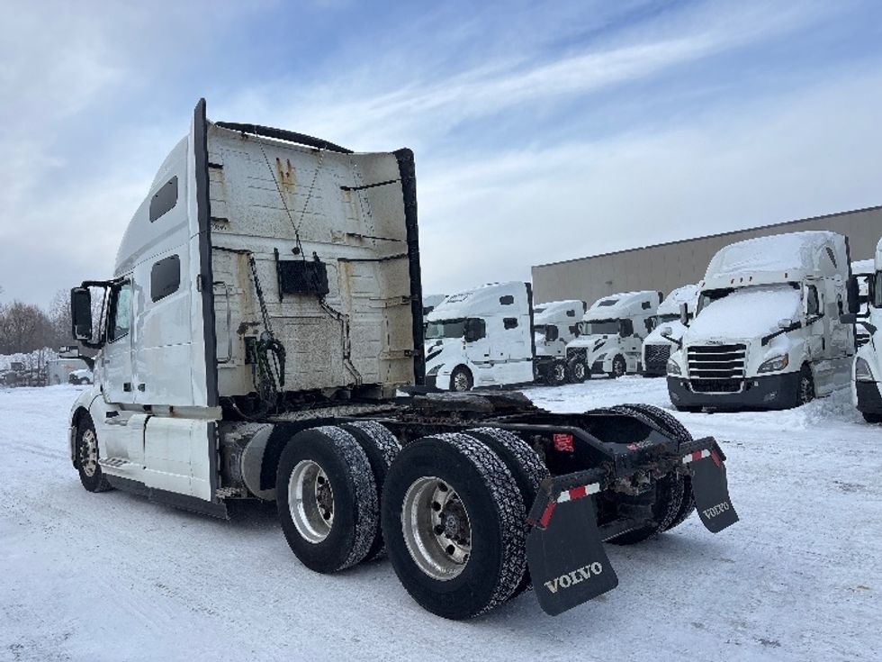 Sleeper Tractor-Heavy Duty Tractors-Volvo-2020-VNL64760-Ottawa-ON-828,548\n\t\tkm-$ 81,500 - Image 5