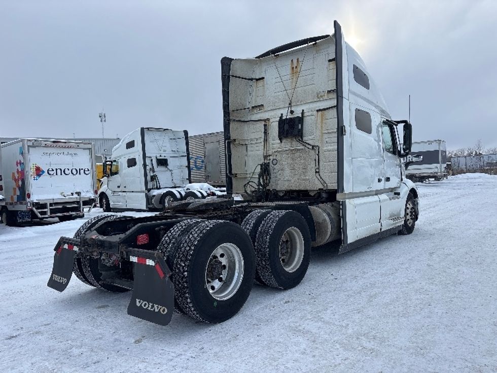 Sleeper Tractor-Heavy Duty Tractors-Volvo-2020-VNL64760-Ottawa-ON-828,548\n\t\tkm-$ 81,500 - Image 7