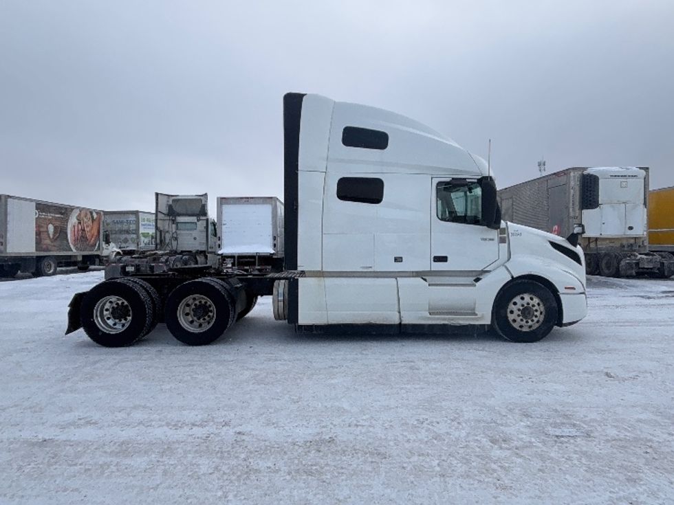 Sleeper Tractor-Heavy Duty Tractors-Volvo-2020-VNL64760-Ottawa-ON-828,548\n\t\tkm-$ 81,500 - Image 8