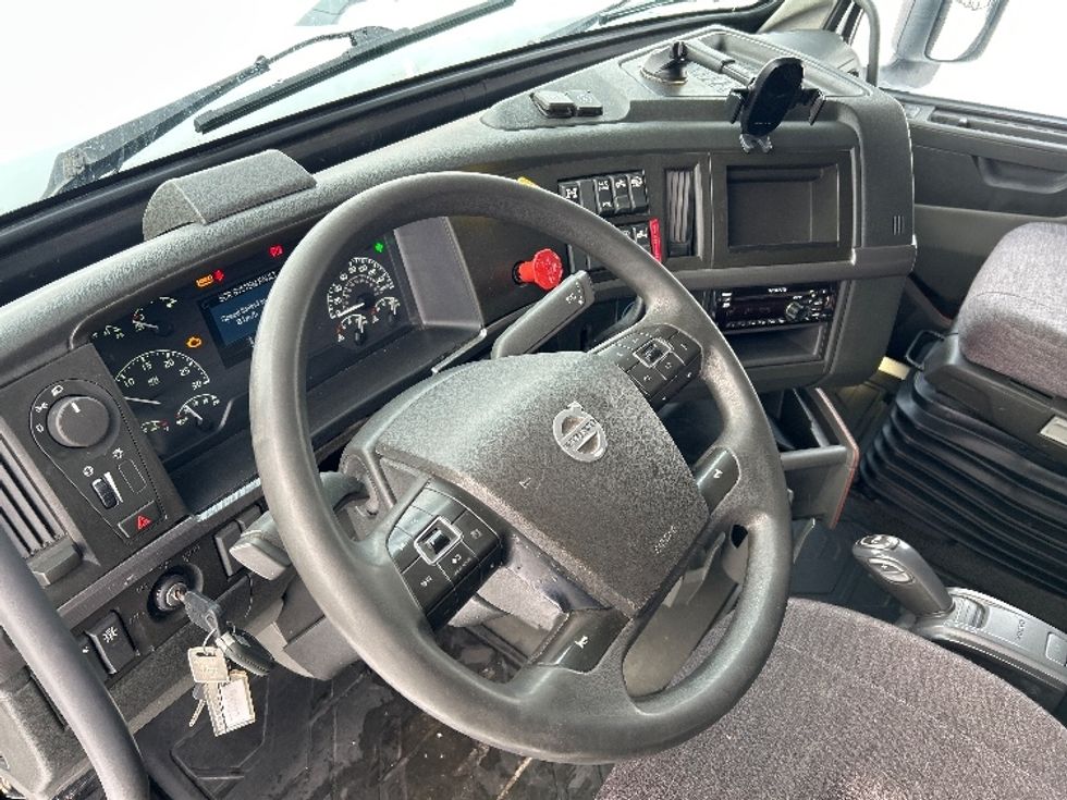 Sleeper Tractor-Heavy Duty Tractors-Volvo-2020-VNL64760-Ottawa-ON-835,948\n\t\tkm-$ 81,000 - Image 10