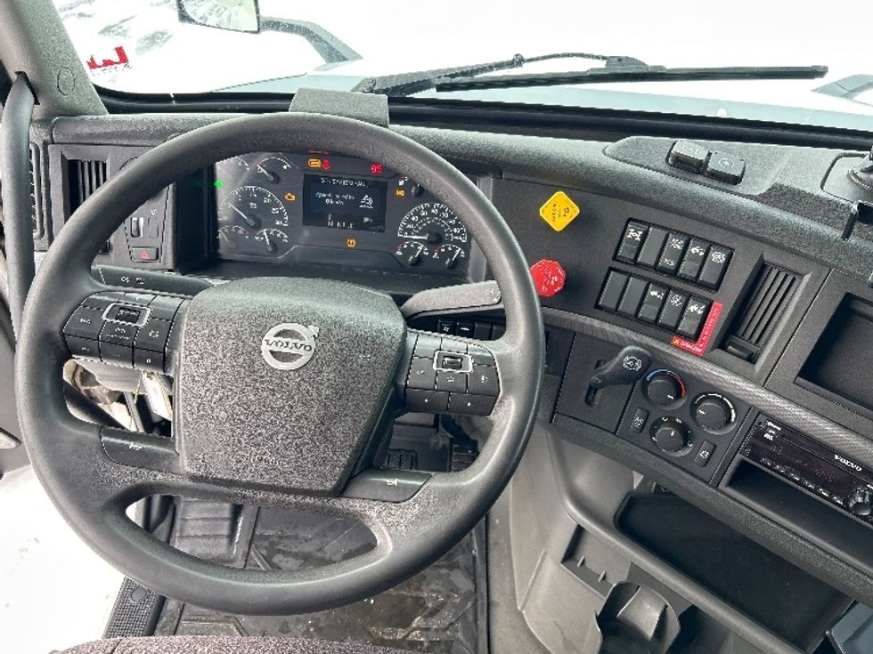 Sleeper Tractor-Heavy Duty Tractors-Volvo-2020-VNL64760-Ottawa-ON-835,948\n\t\tkm-$ 81,000 - Image 11
