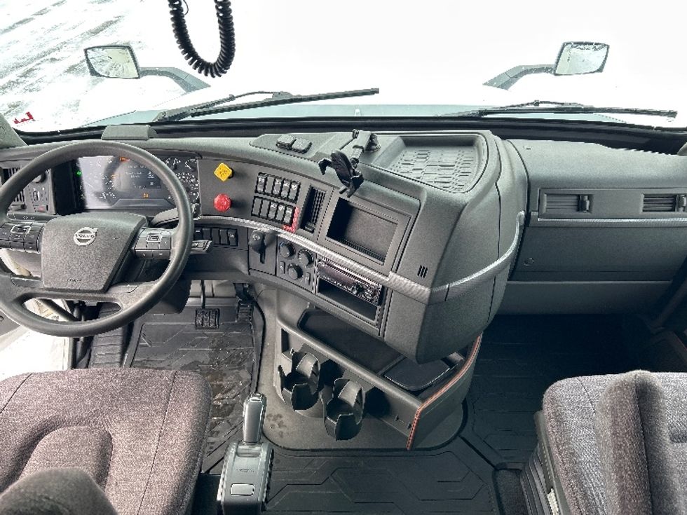 Sleeper Tractor-Heavy Duty Tractors-Volvo-2020-VNL64760-Ottawa-ON-835,948\n\t\tkm-$ 81,000 - Image 12