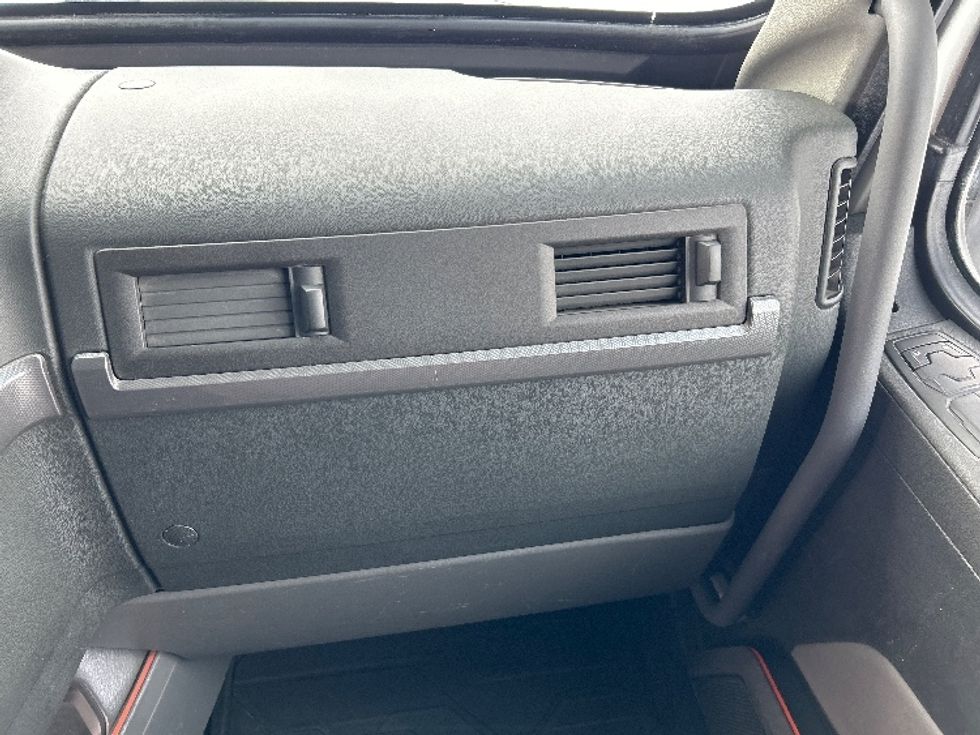 Sleeper Tractor-Heavy Duty Tractors-Volvo-2020-VNL64760-Ottawa-ON-835,948\n\t\tkm-$ 81,000 - Image 14