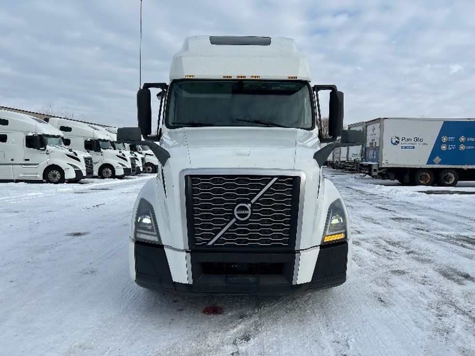 Sleeper Tractor-Heavy Duty Tractors-Volvo-2020-VNL64760-Ottawa-ON-835,948\n\t\tkm-$ 81,000 - Image 2