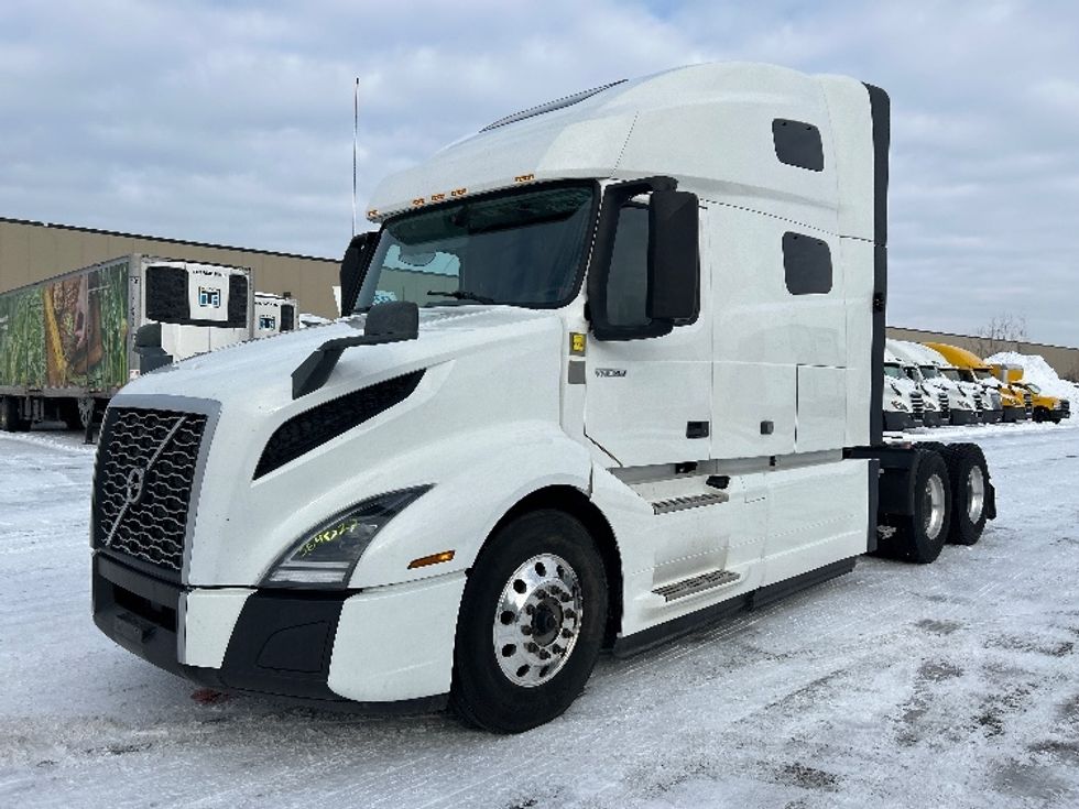 Sleeper Tractor-Heavy Duty Tractors-Volvo-2020-VNL64760-Ottawa-ON-835,948\n\t\tkm-$ 81,000 - Image 3