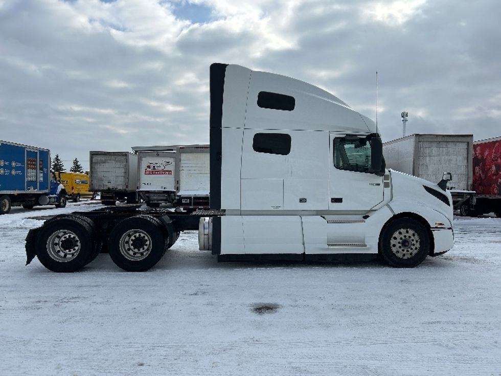 Sleeper Tractor-Heavy Duty Tractors-Volvo-2020-VNL64760-Ottawa-ON-835,948\n\t\tkm-$ 81,000 - Image 8