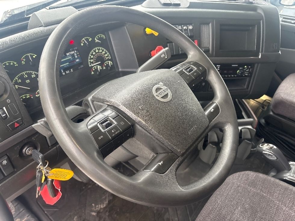 Sleeper Tractor-Heavy Duty Tractors-Volvo-2020-VNL64760-Ottawa-ON-847,207\n\t\tkm-$ 80,250 - Image 10