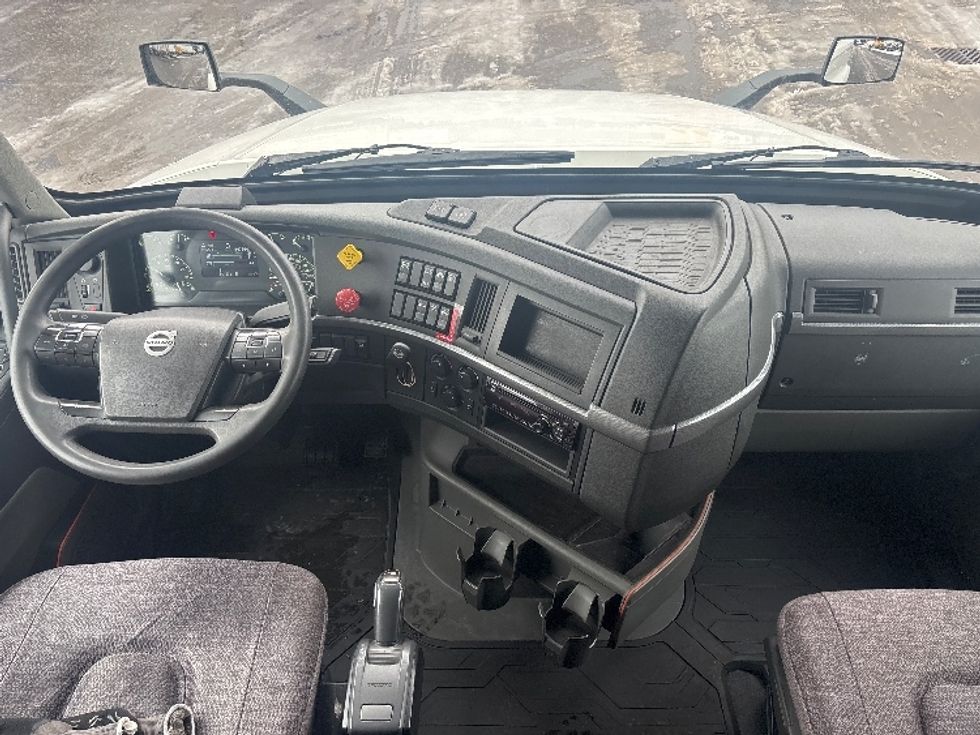 Sleeper Tractor-Heavy Duty Tractors-Volvo-2020-VNL64760-Ottawa-ON-847,207\n\t\tkm-$ 80,250 - Image 12