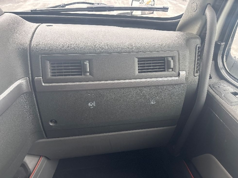 Sleeper Tractor-Heavy Duty Tractors-Volvo-2020-VNL64760-Ottawa-ON-847,207\n\t\tkm-$ 80,250 - Image 14