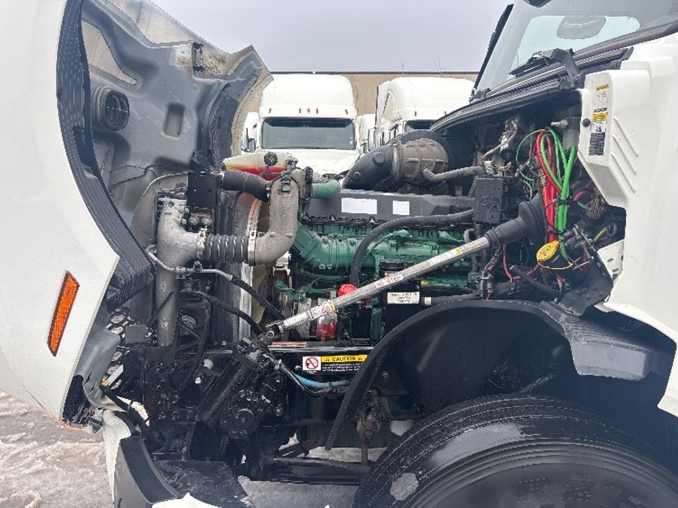 Sleeper Tractor-Heavy Duty Tractors-Volvo-2020-VNL64760-Ottawa-ON-847,207\n\t\tkm-$ 80,250 - Image 21