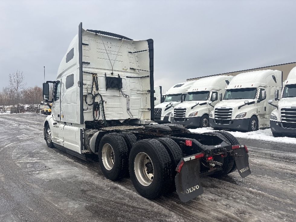 Sleeper Tractor-Heavy Duty Tractors-Volvo-2020-VNL64760-Ottawa-ON-847,207\n\t\tkm-$ 80,250 - Image 5